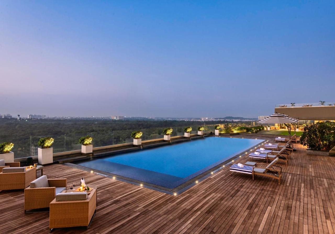 होटल Vivanta Dn Square