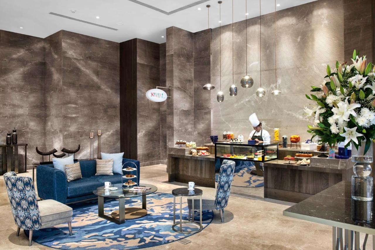 Vivanta Dn Square होटल 5*