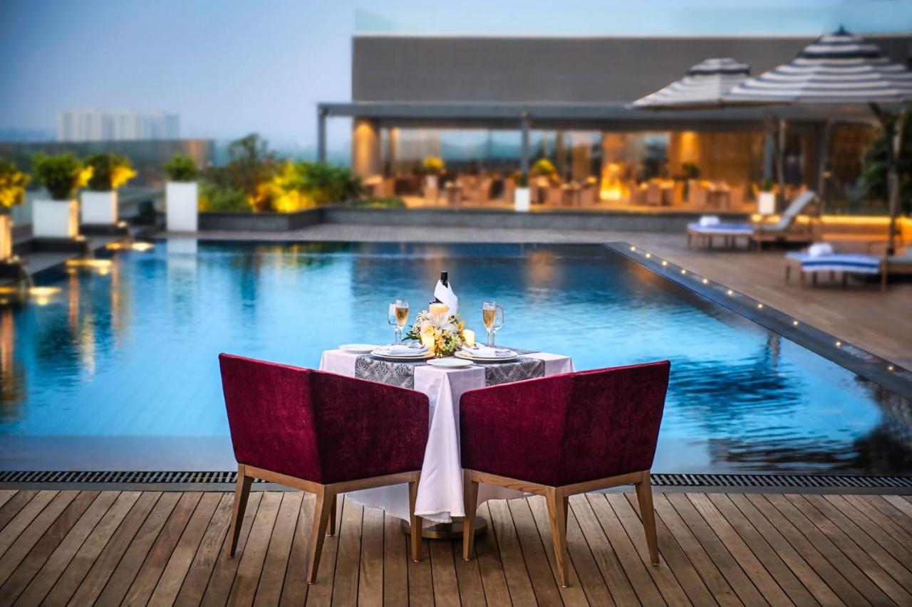 Vivanta Dn Square होटल