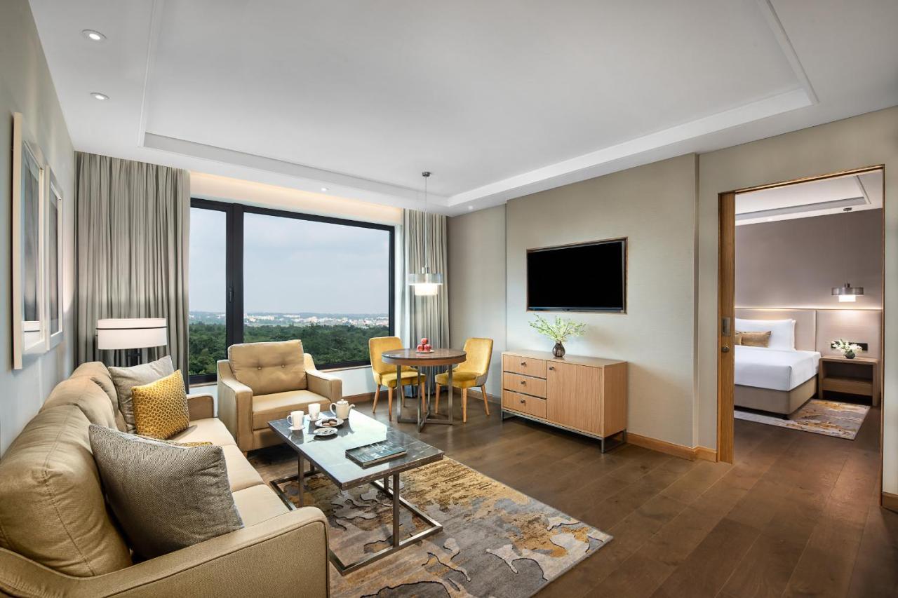 Vivanta Dn Square Hotel 5*