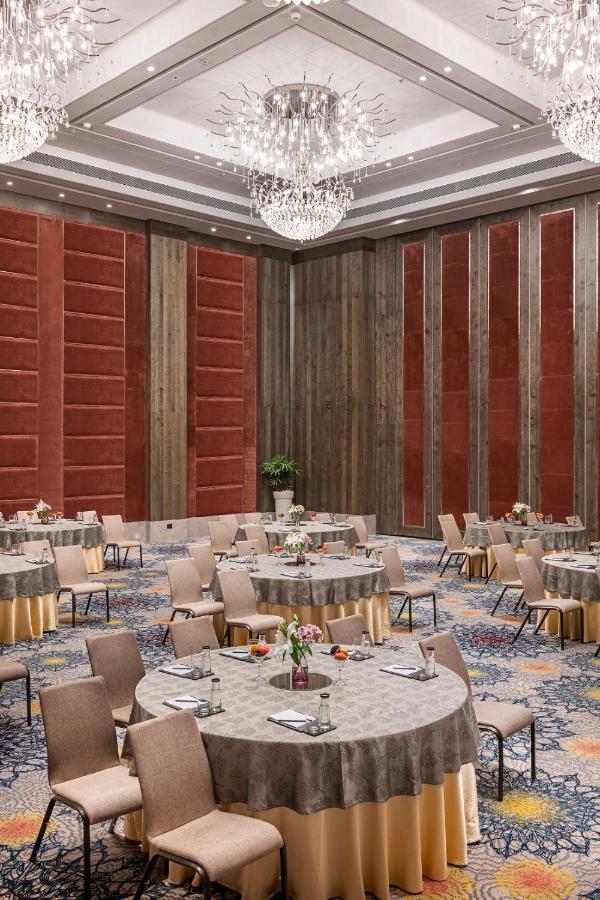 Vivanta Dn Square होटल